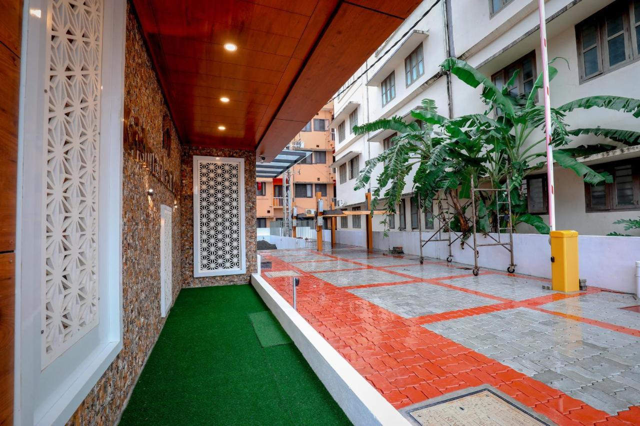 Krishnavalsam Regency Otel Guruvāyūr Dış mekan fotoğraf